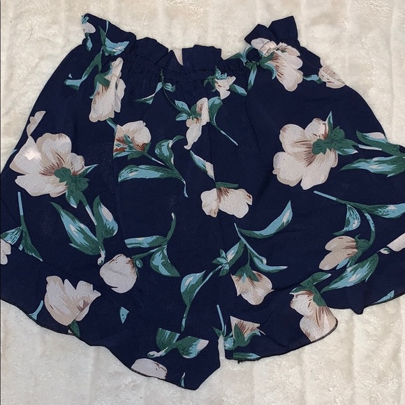 Floral shorts - Picture 2 of 2